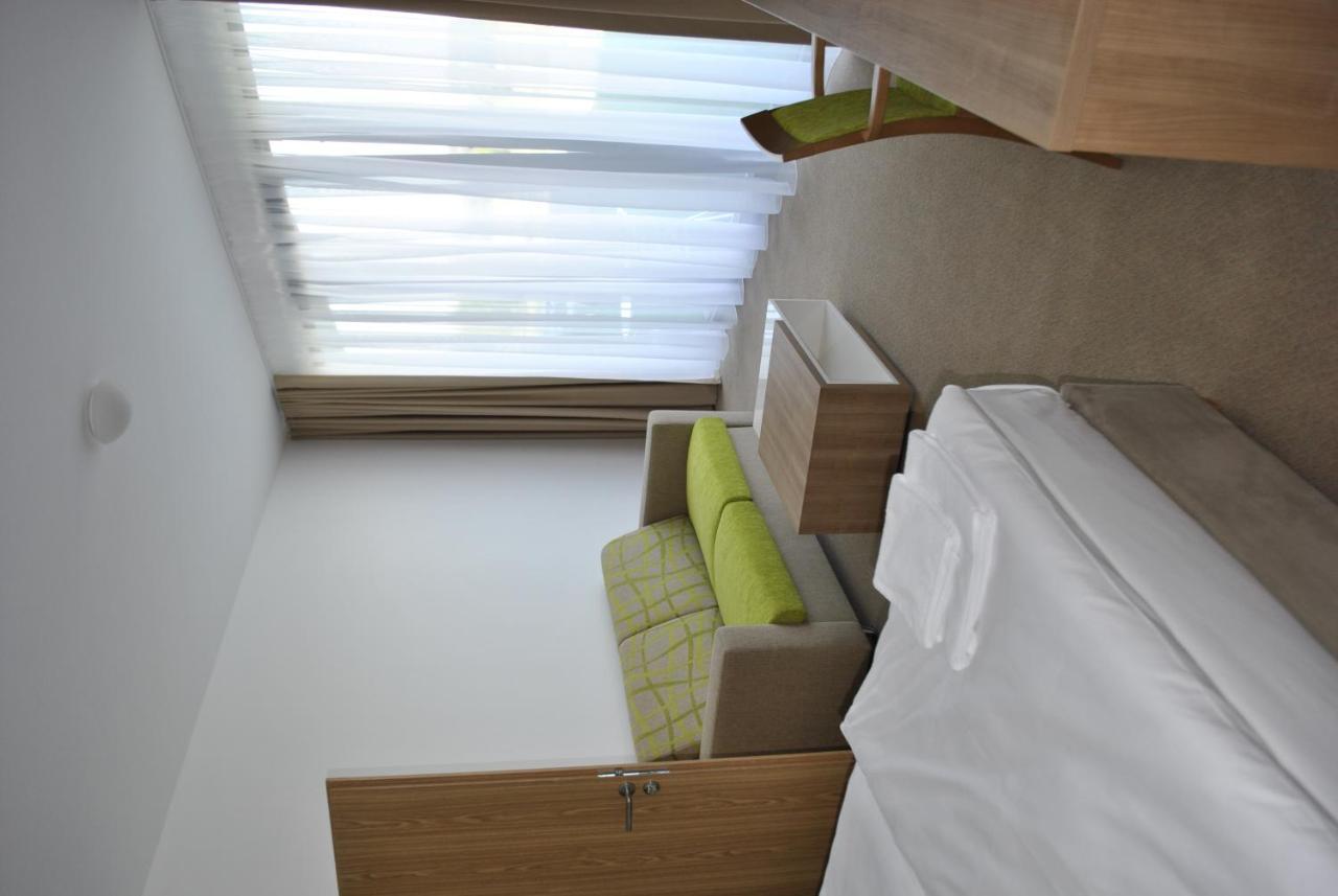 Hotel Golf Jezera Ostrožská Nová Ves المظهر الخارجي الصورة