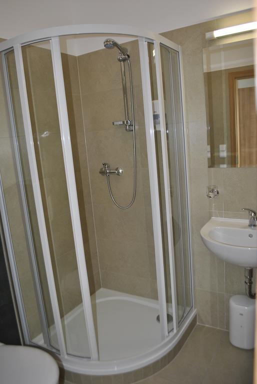 Hotel Golf Jezera Ostrožská Nová Ves المظهر الخارجي الصورة