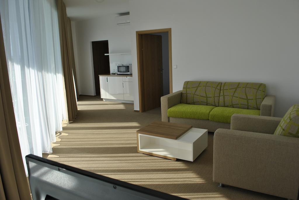 Hotel Golf Jezera Ostrožská Nová Ves المظهر الخارجي الصورة