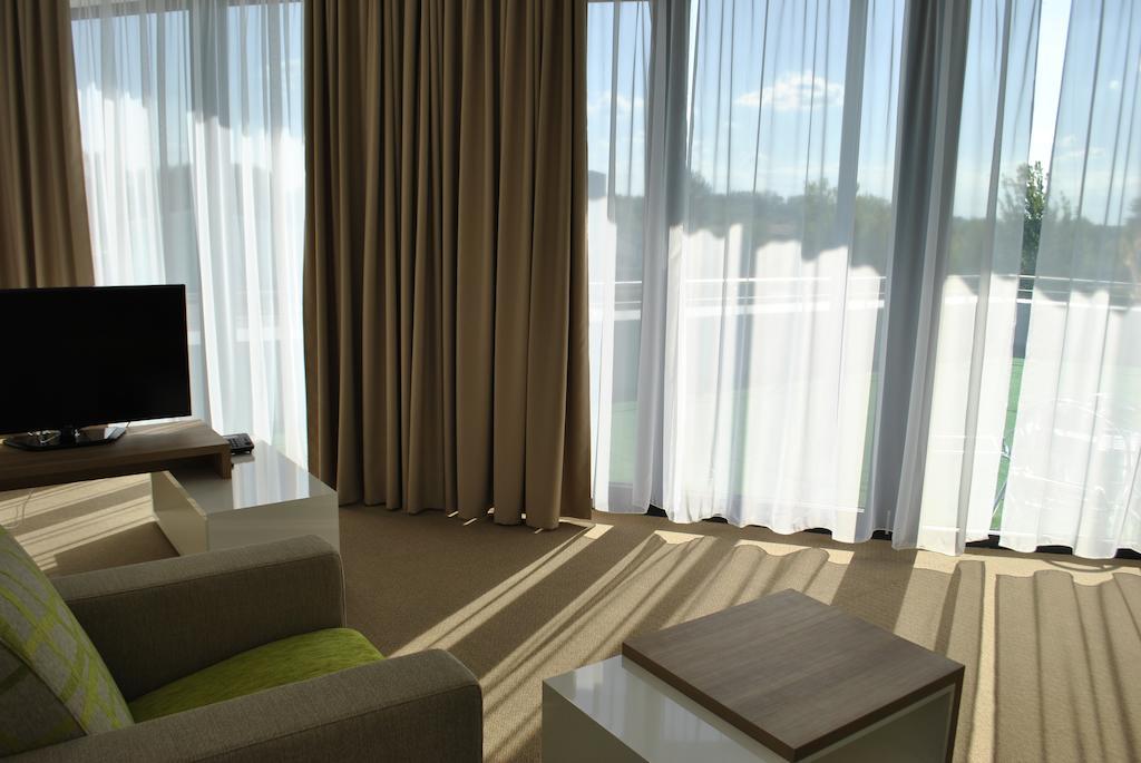 Hotel Golf Jezera Ostrožská Nová Ves المظهر الخارجي الصورة