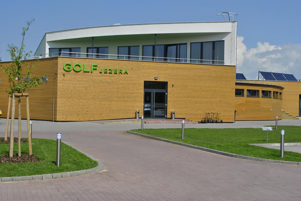 Hotel Golf Jezera Ostrožská Nová Ves المظهر الخارجي الصورة