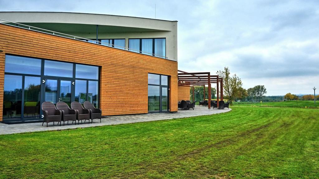 Hotel Golf Jezera Ostrožská Nová Ves المظهر الخارجي الصورة