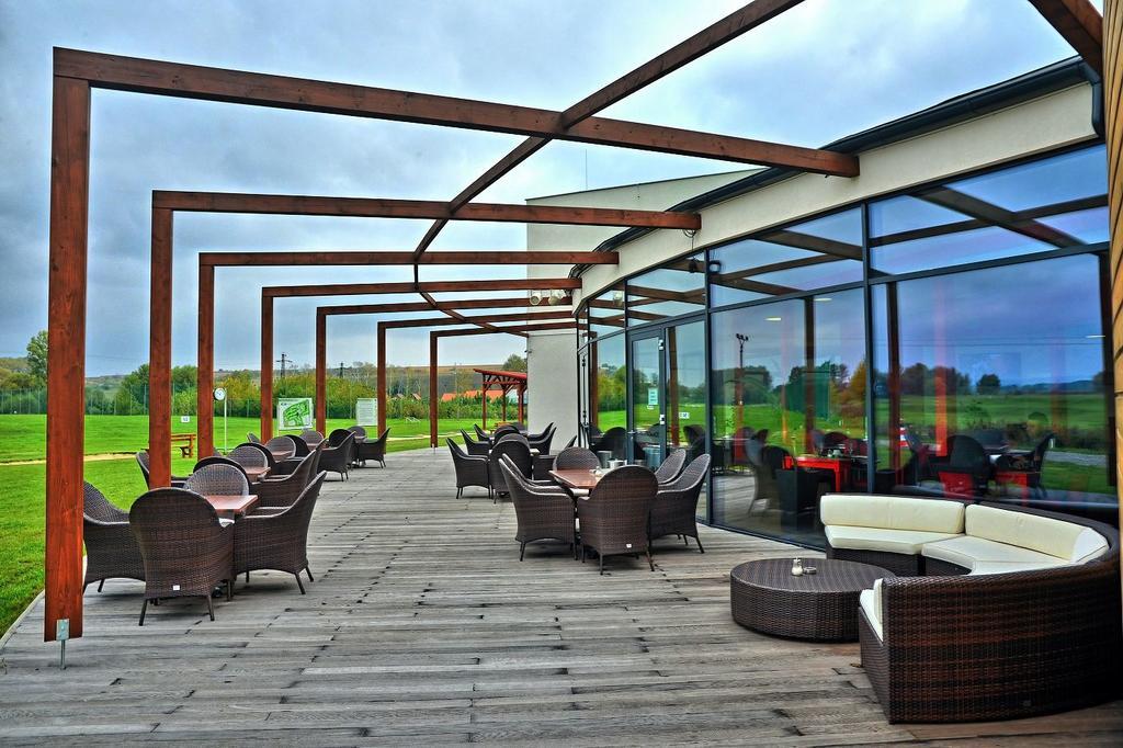 Hotel Golf Jezera Ostrožská Nová Ves المظهر الخارجي الصورة