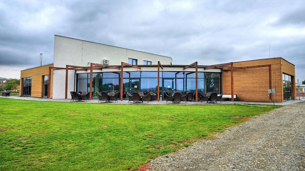 Hotel Golf Jezera Ostrožská Nová Ves المظهر الخارجي الصورة