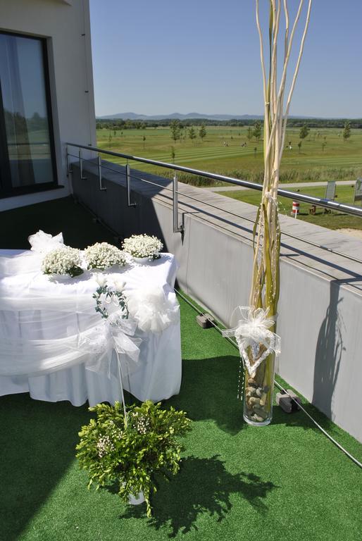 Hotel Golf Jezera Ostrožská Nová Ves المظهر الخارجي الصورة